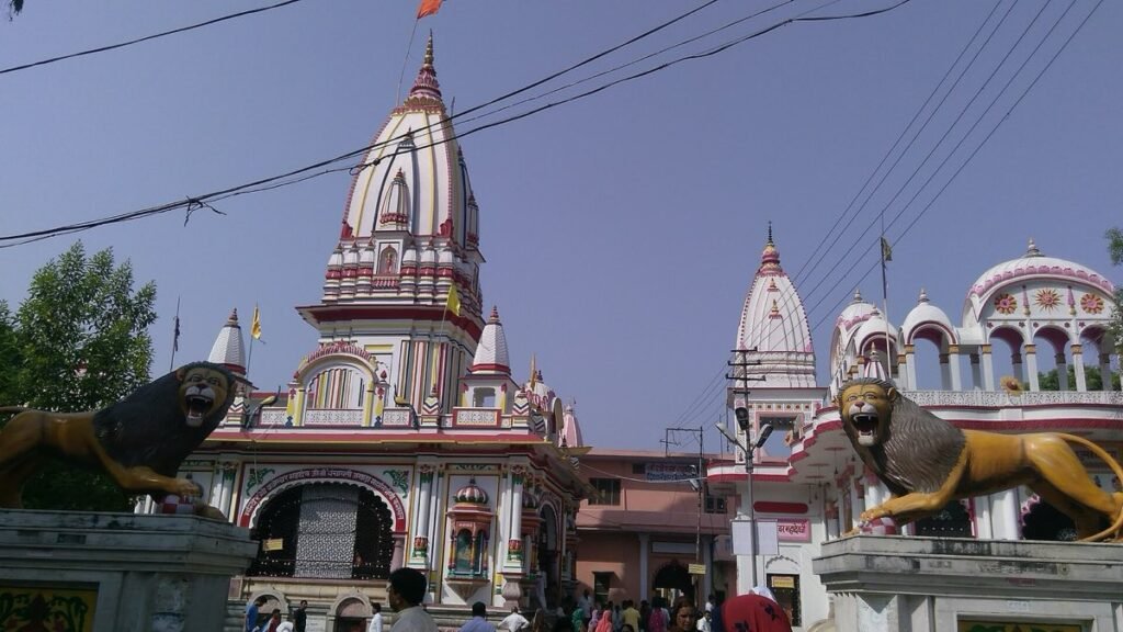The white and red shikharas of the Daksh Mahadev Temple in Kankhal, Haridwar, with lion statues at the gate