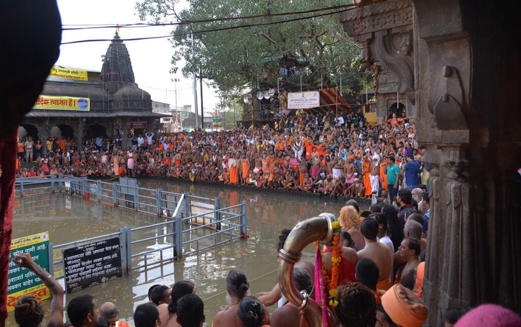 Kushavarta tank at Trimbakeshwar during the 2015 Simhastha